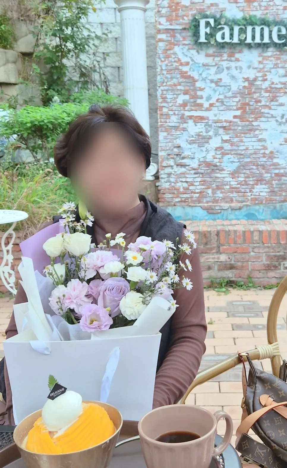 원했던 것보다 풍성한 보라색 꽃다발