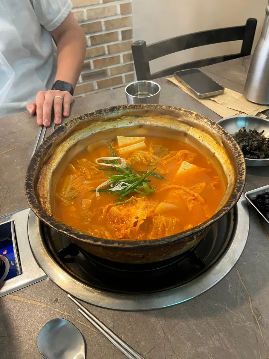 케첩을 두른 도톰한 계란말이
