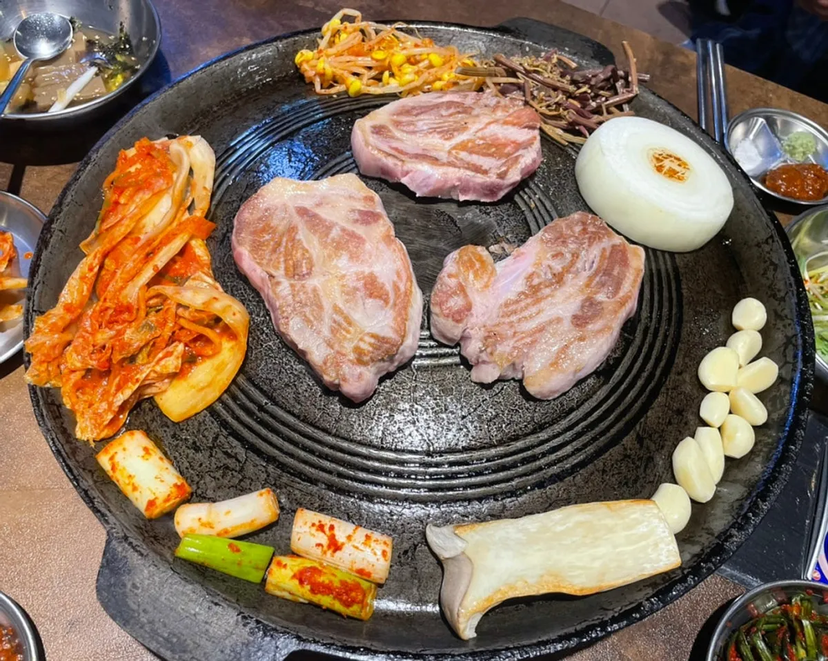 고기가온당 동탄본점 솥뚜껑 고기 상차림
