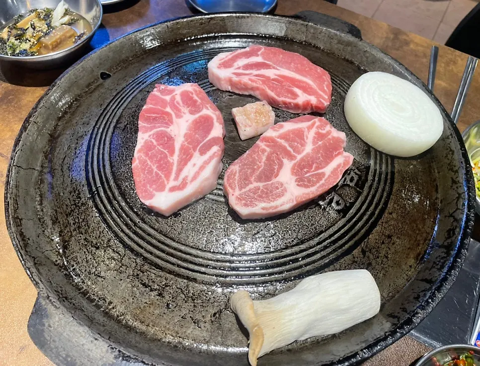 생 특목살 2인분 고기 접시