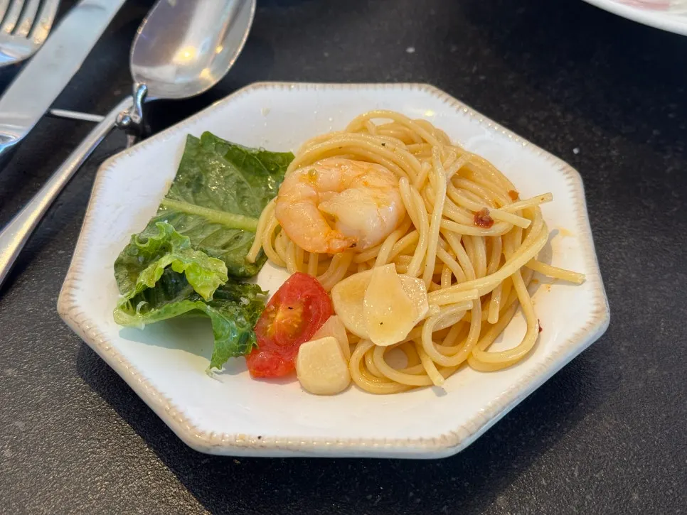 Aglio e olio noodles infused with oil