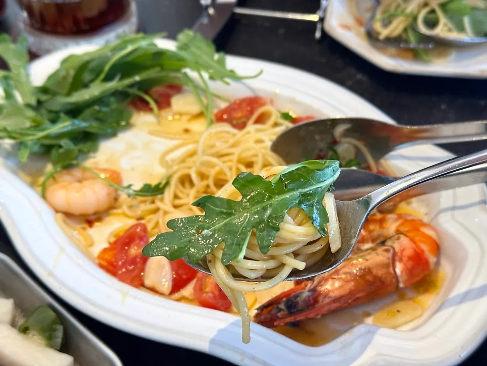 Aglio e olio with two shrimp