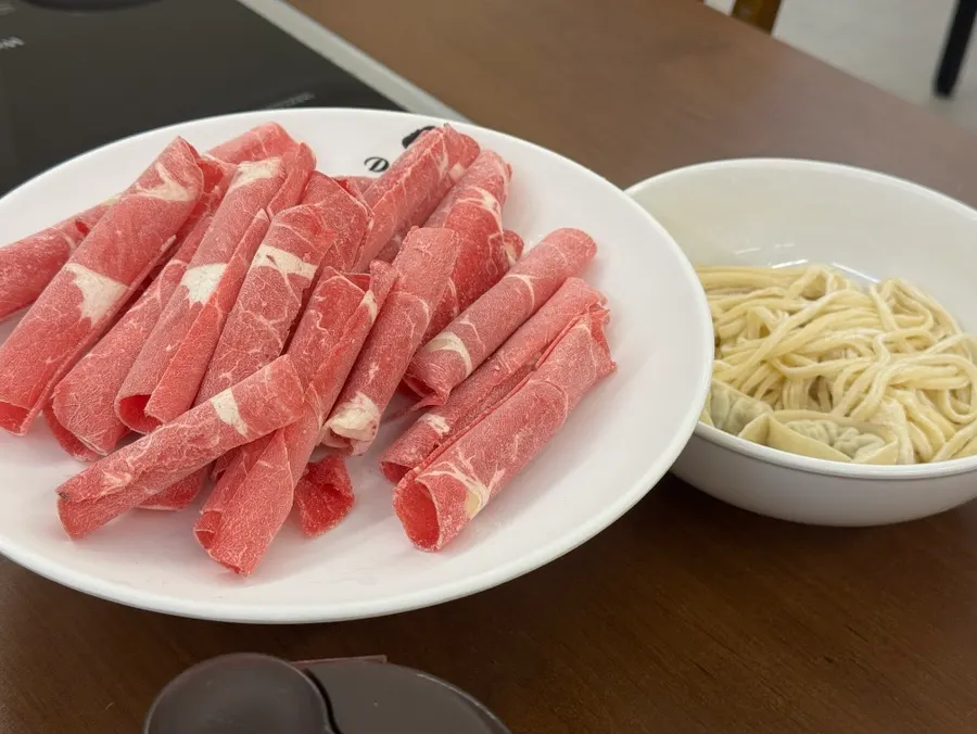 얼큰 버섯칼국수 2인 세트 상차림