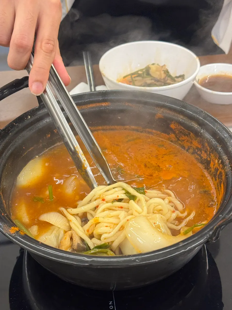 전골 속 버섯 건더기