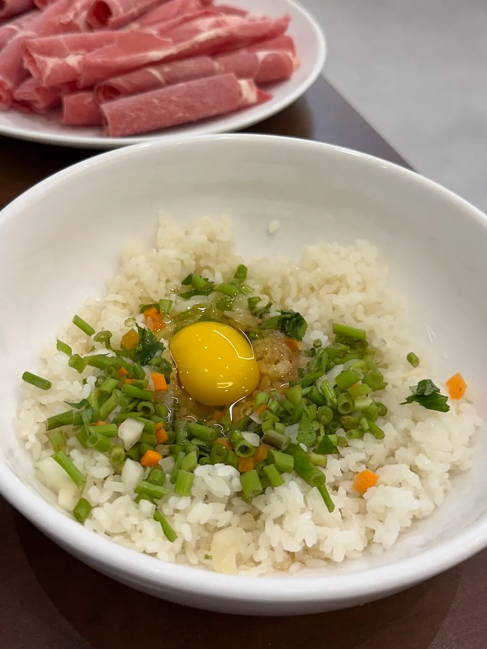 기본 구성으로 나온 칼국수면과 만두 사리