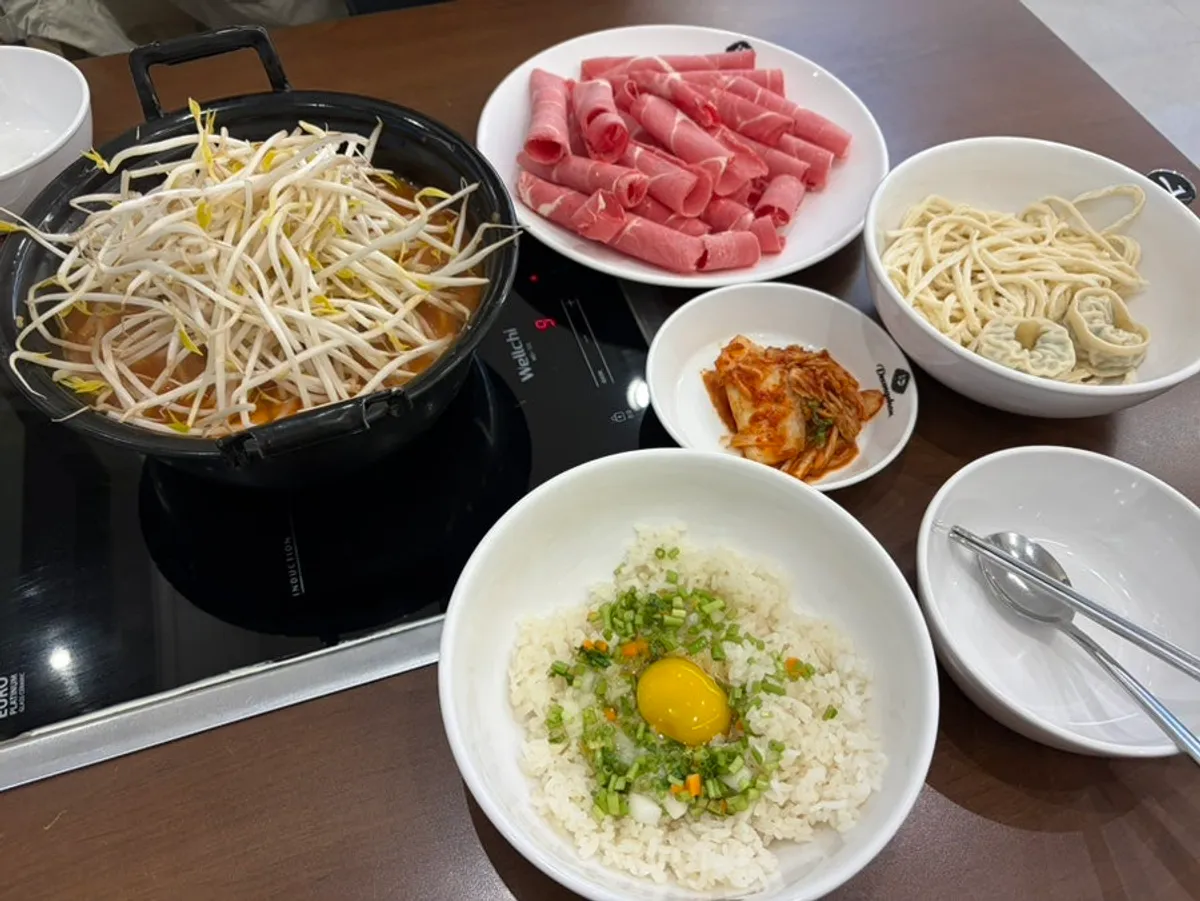 등촌샤브칼국수 그랑파사쥬점 얼큰 샤브칼국수 상차림