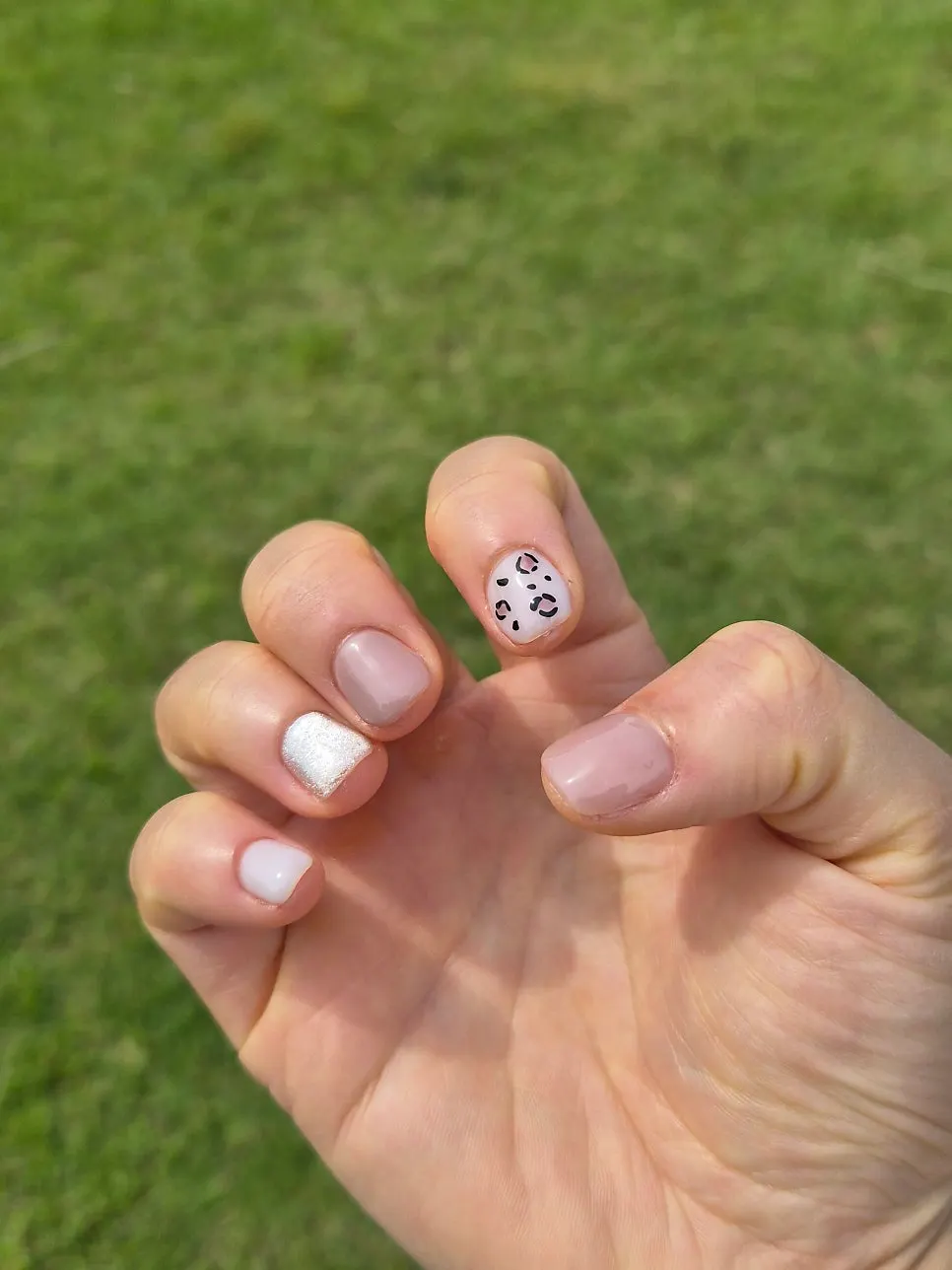Finished leopard-print nail art