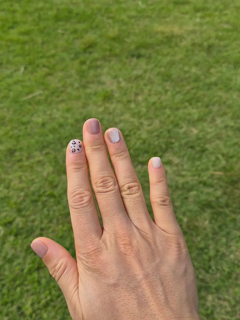 Finished fall leopard-print nails