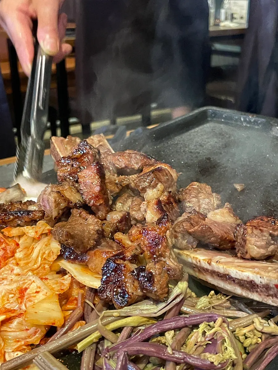 당귀 페스토를 곁들인 갈비