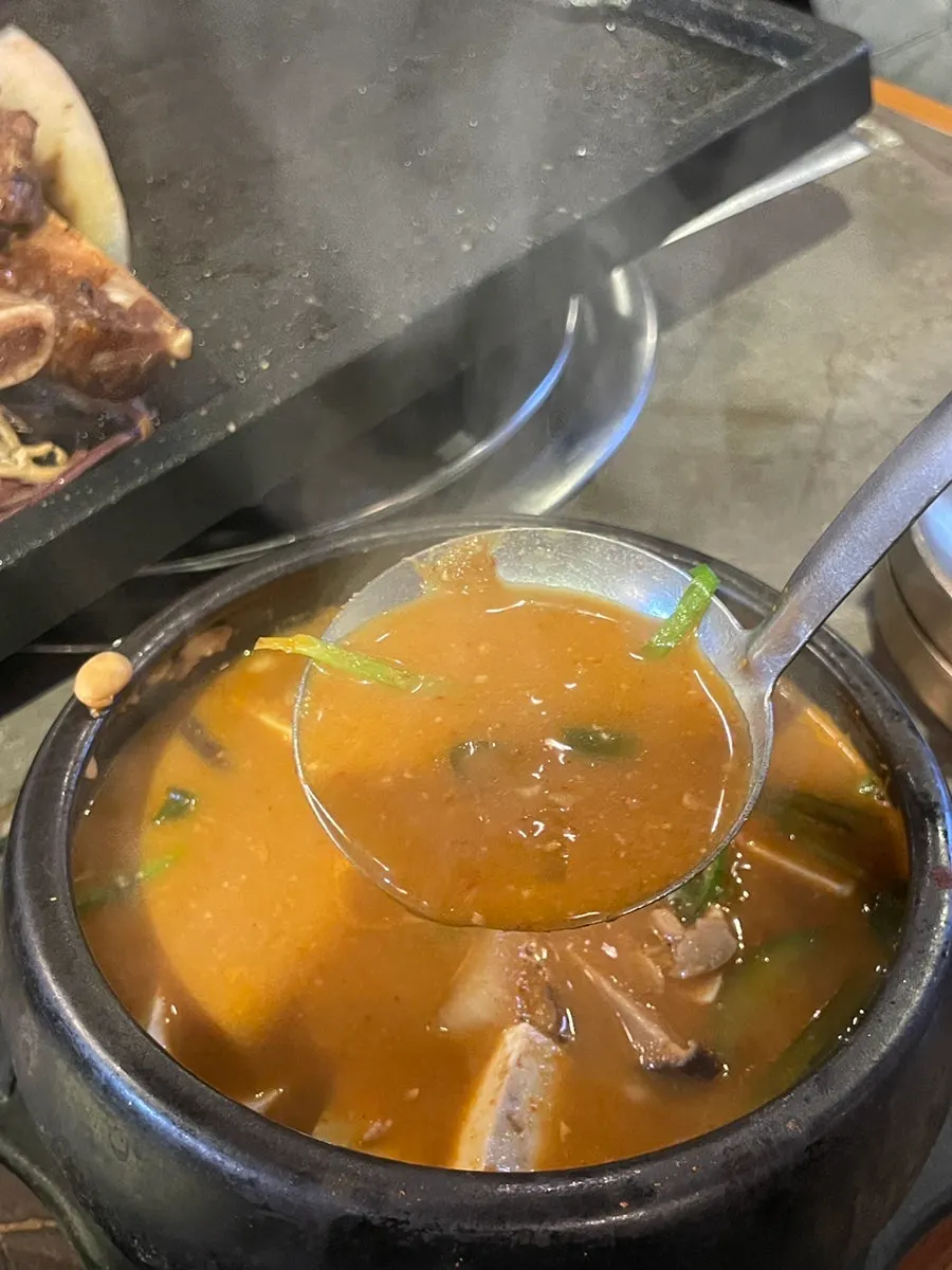소고기와 두부가 든 청국찌개