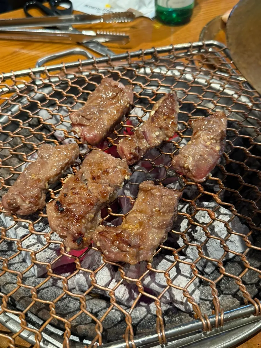 숯불에 굽는 마늘 양념 소갈비