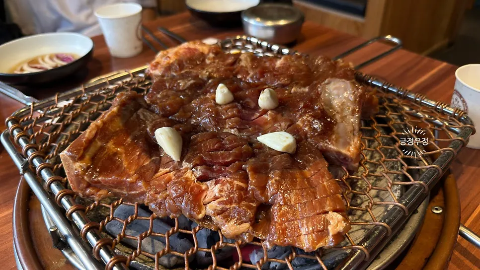 뼈 붙은 3대 의성마늘 진짜돼지갈비 세 줄