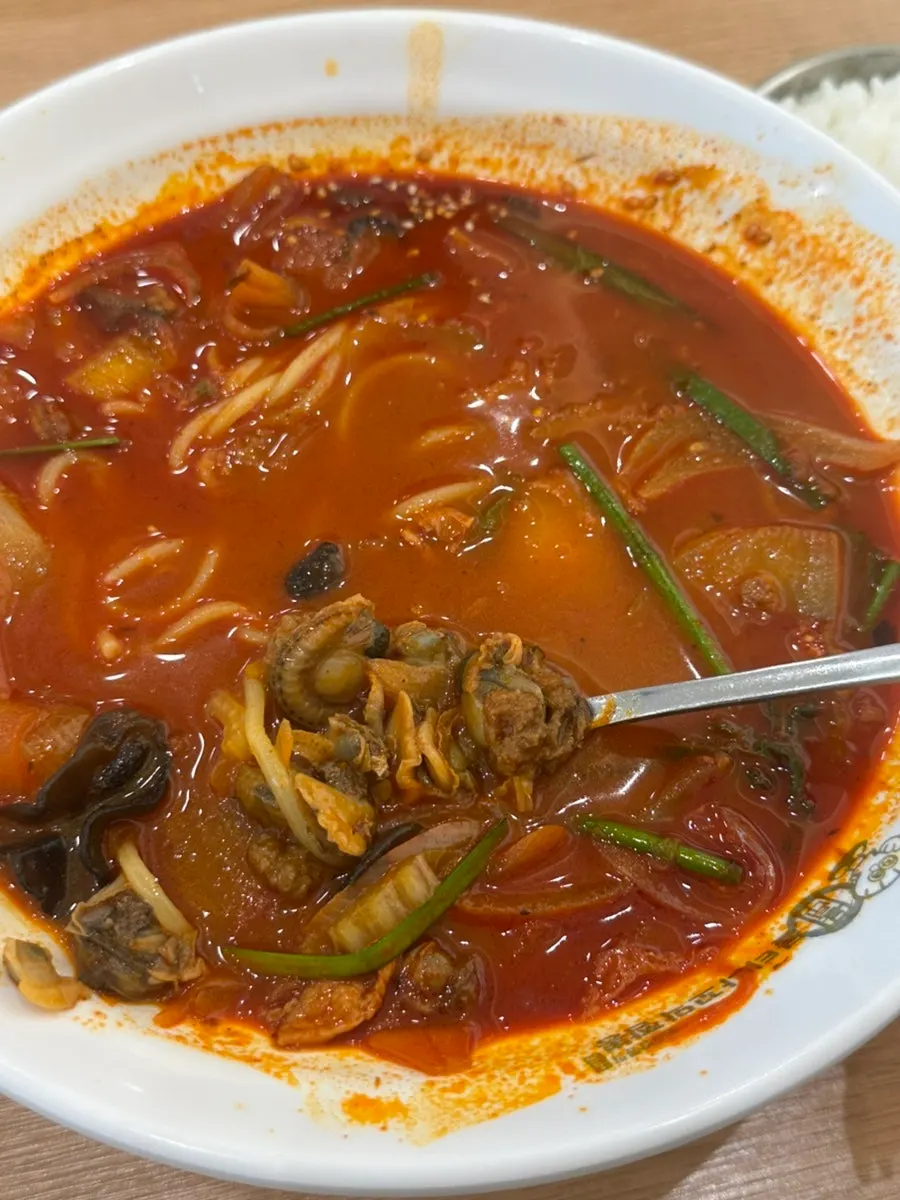 Cockle jjamppong loaded with cockles and scallops