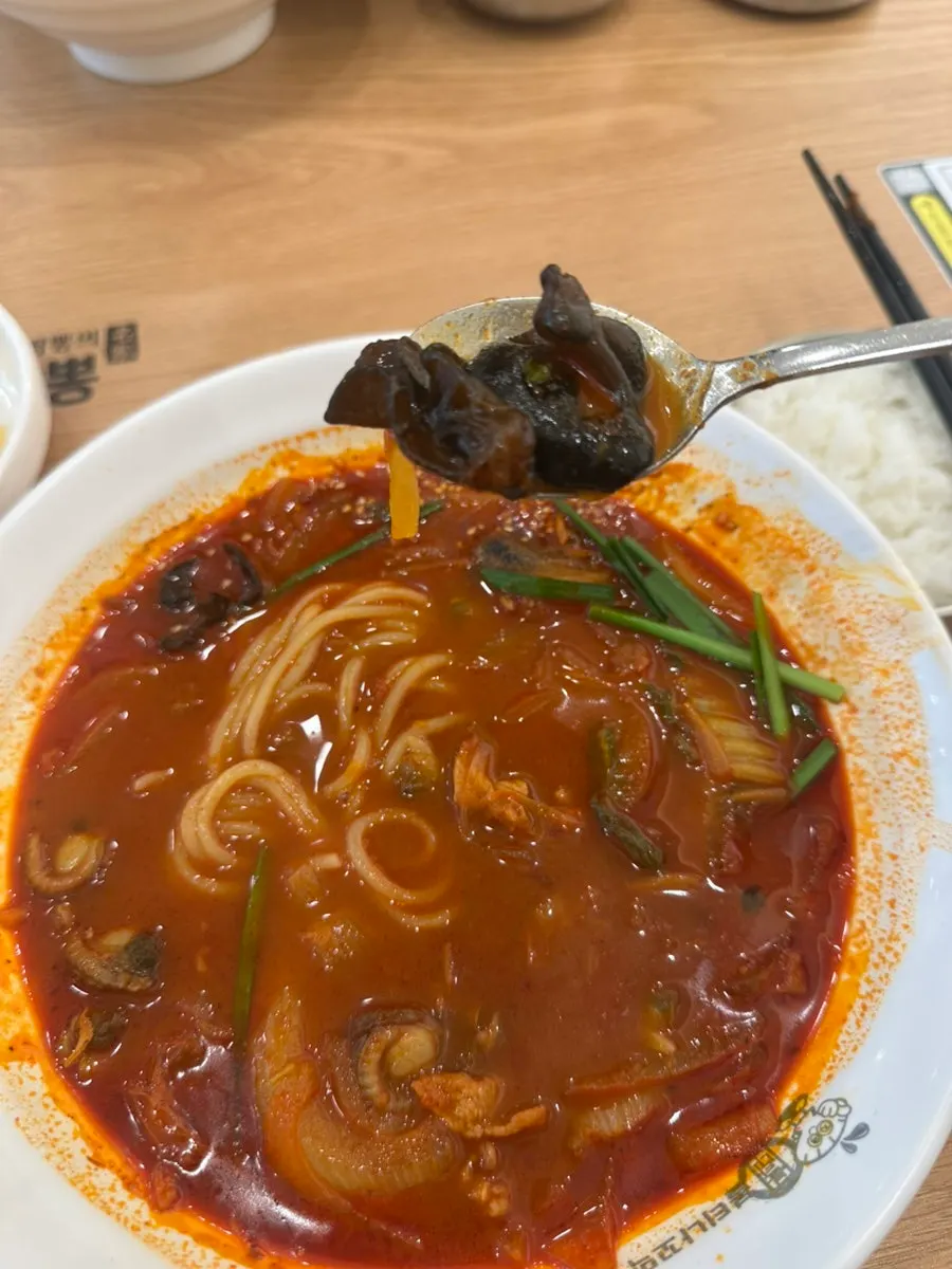 Wood ear mushrooms and meat in the jjamppong