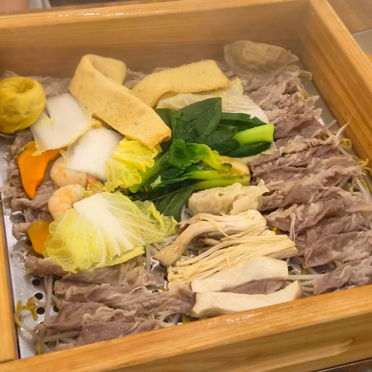 편백 향이 나는 촉촉한 편백찜 고기 사진