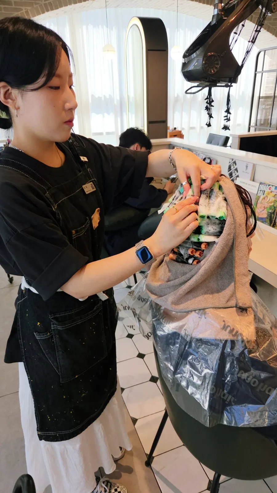Side-bang cut suited to face shape