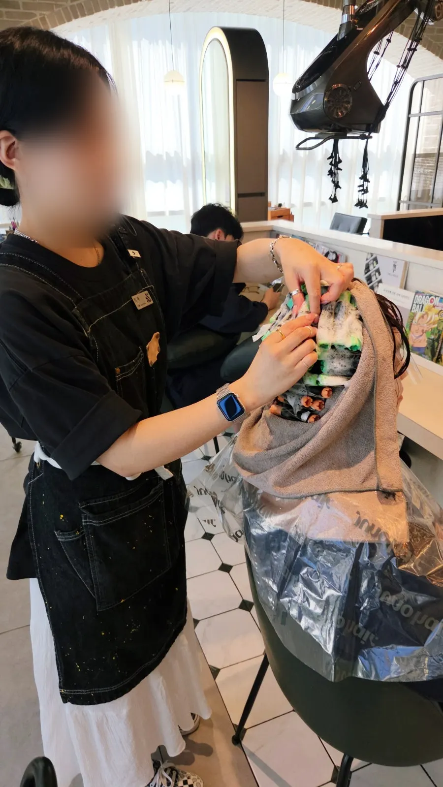 Side-bang cut suited to face shape