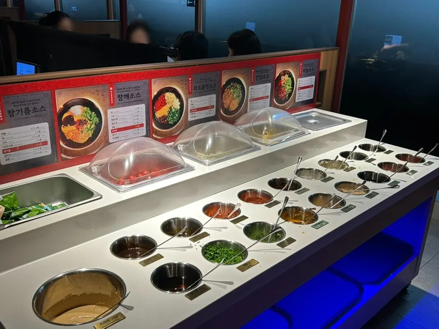 Sauce bar Lao Chongqing Hotpot dengan pelbagai jenis sos