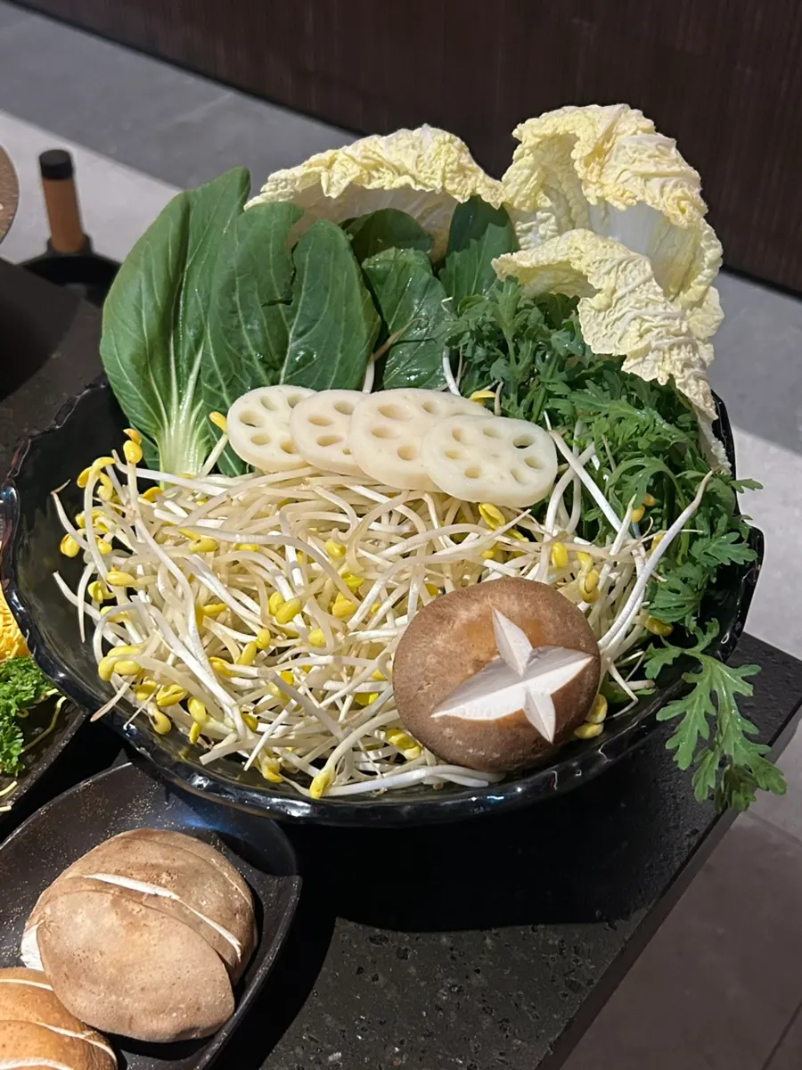 Egg noodles bersama cendawan shiitake dan enoki