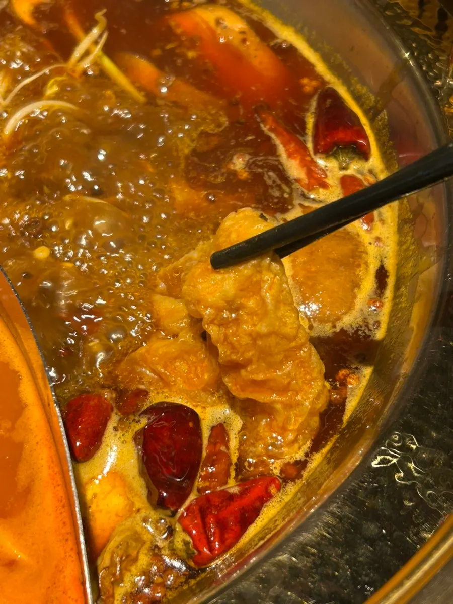 Daging red broth dicelup dalam sos Geonhui