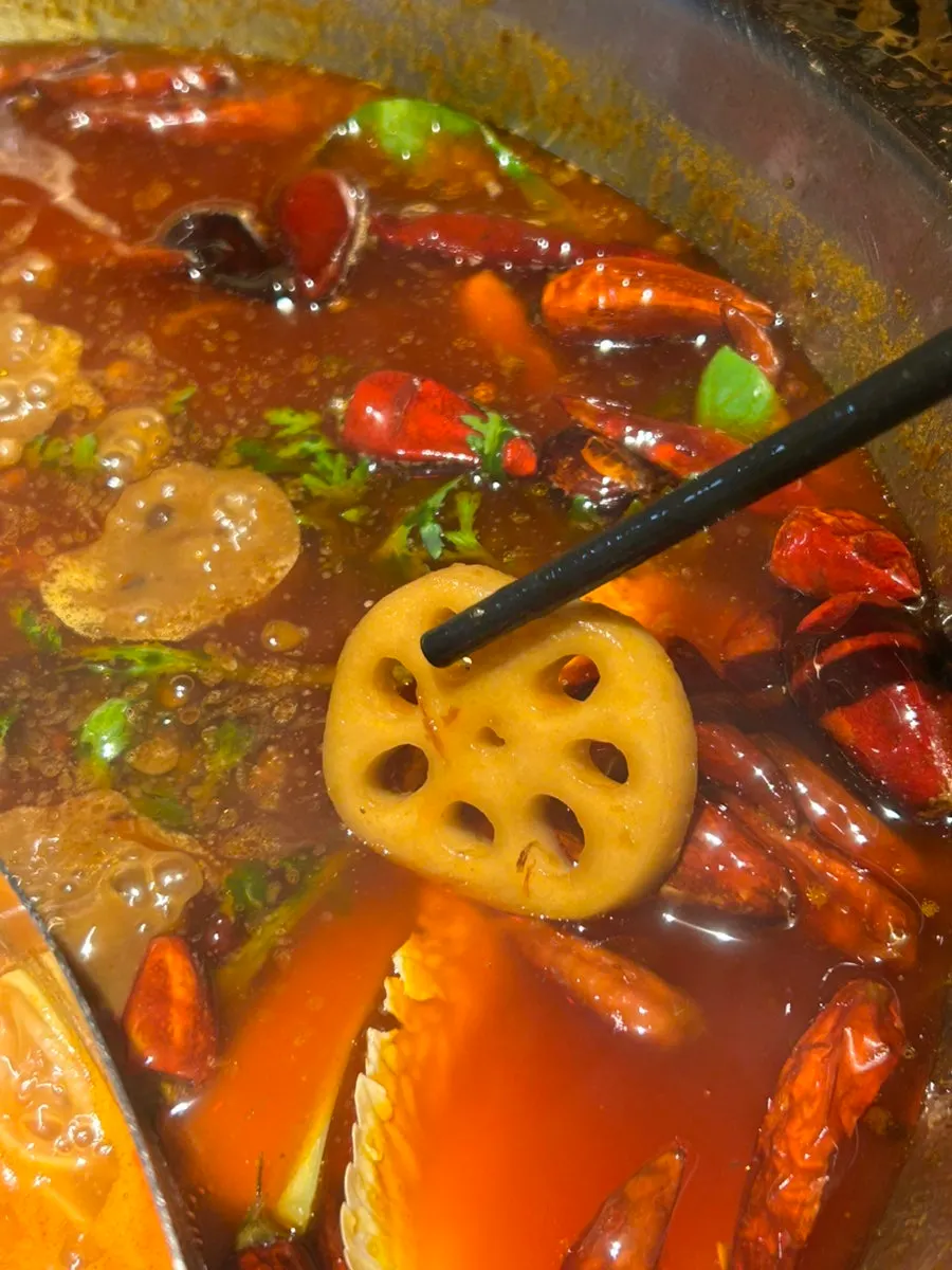 Daging dan beancurd skin diangkat dari red broth
