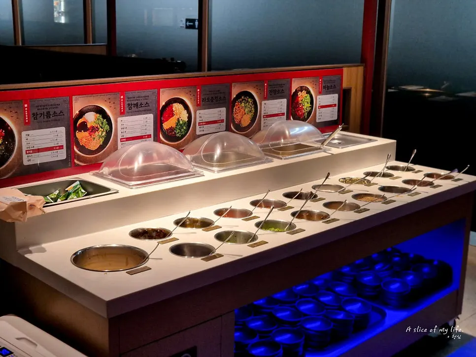 Dining hall suited to family meals and work dinners