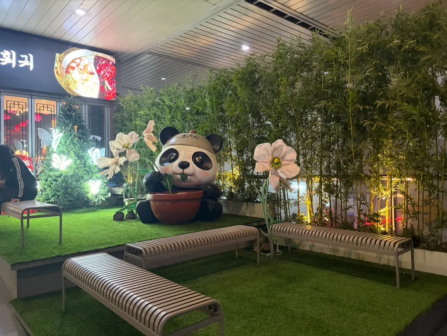 Waiting area at Lao Chongqing Hotpot