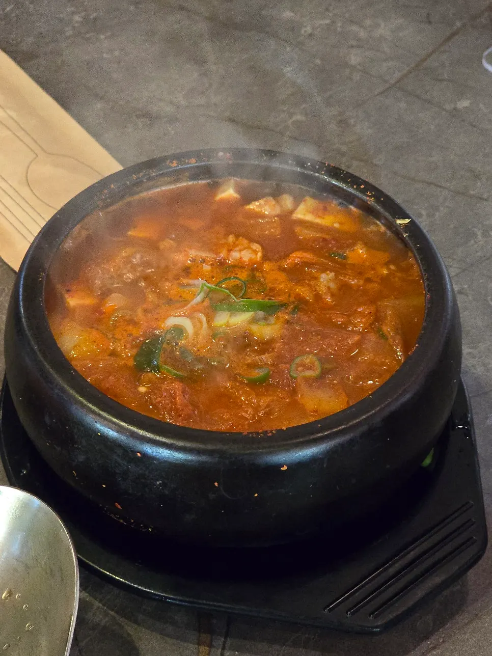 Mokssal mojado en salsa especial de la casa