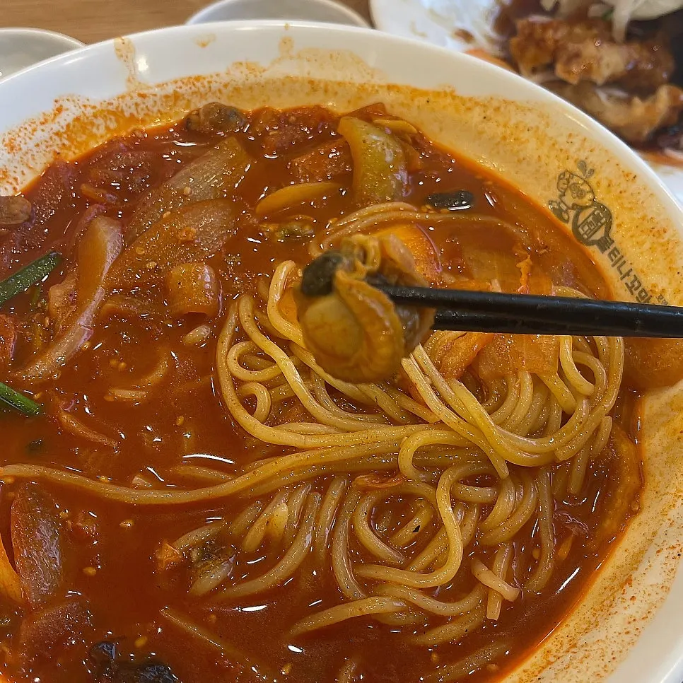 Jjamppong with cockles