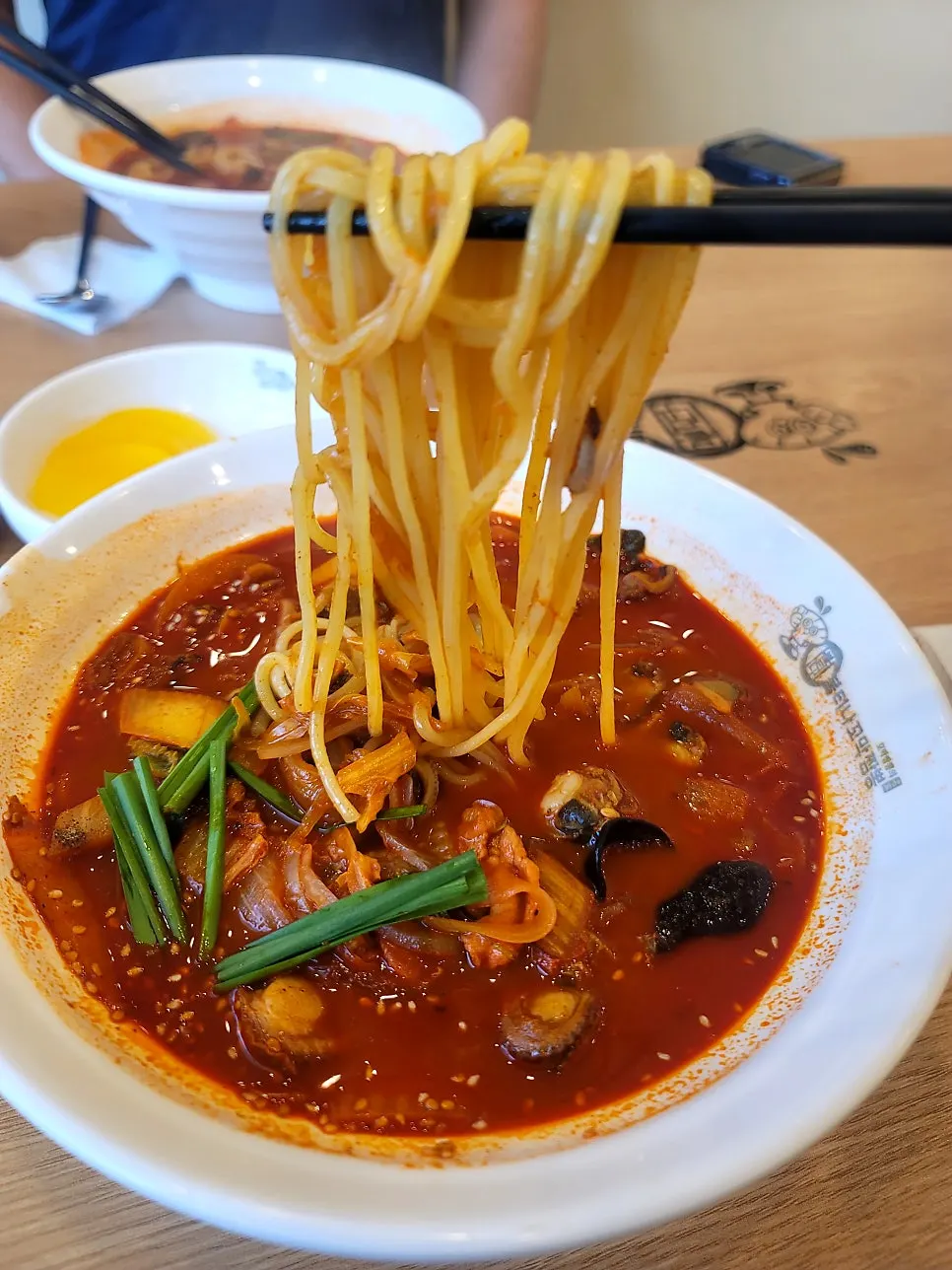 Noodles lifted up from the level 1 cockle jjamppong