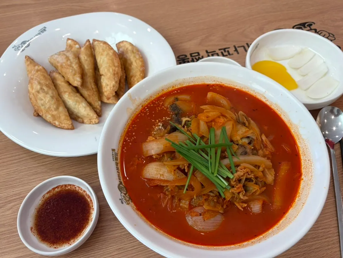 Signature dish at Bultina Kkomak Jjamppong