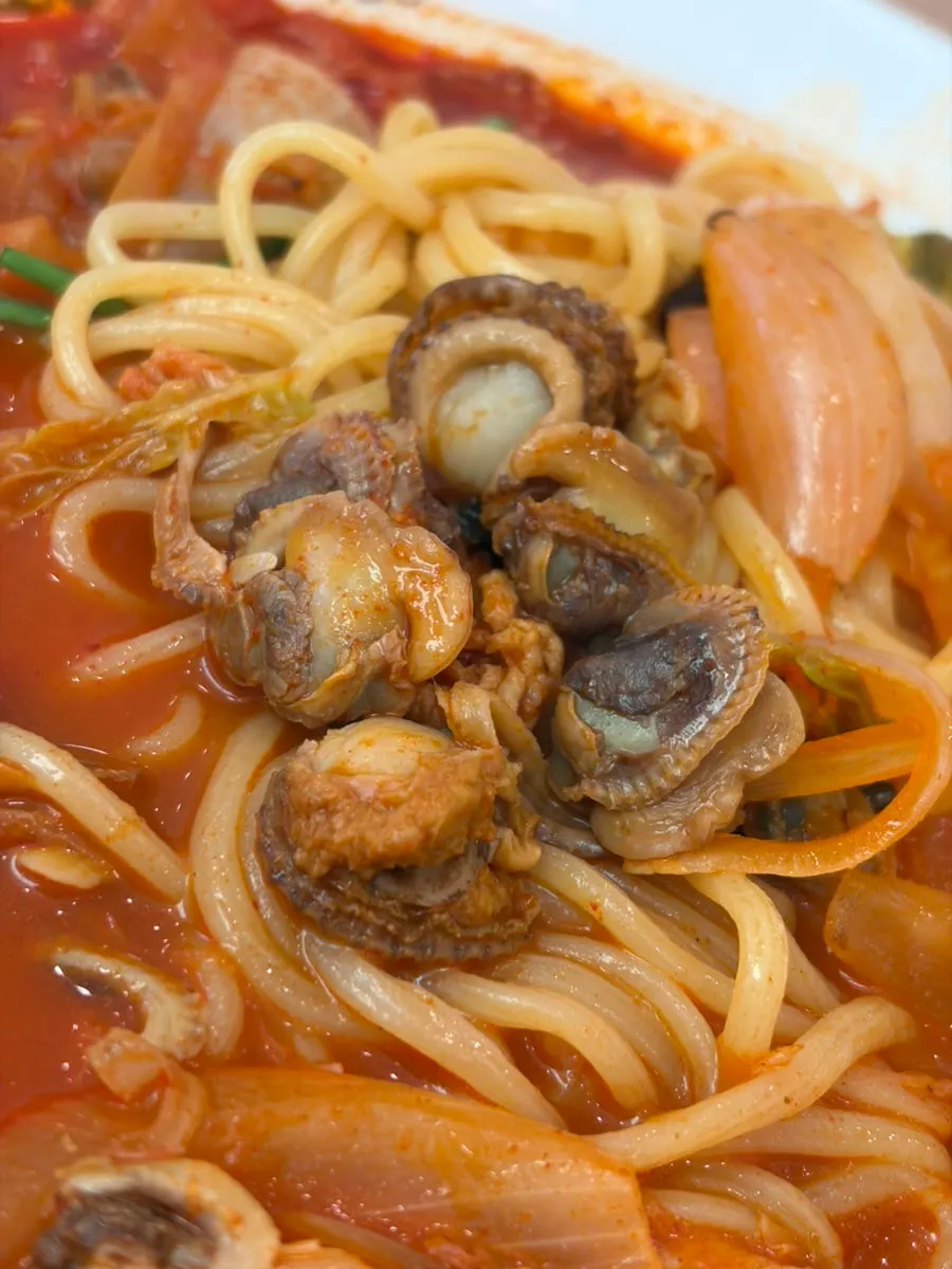 A bowl of spicy cockle jjamppong
