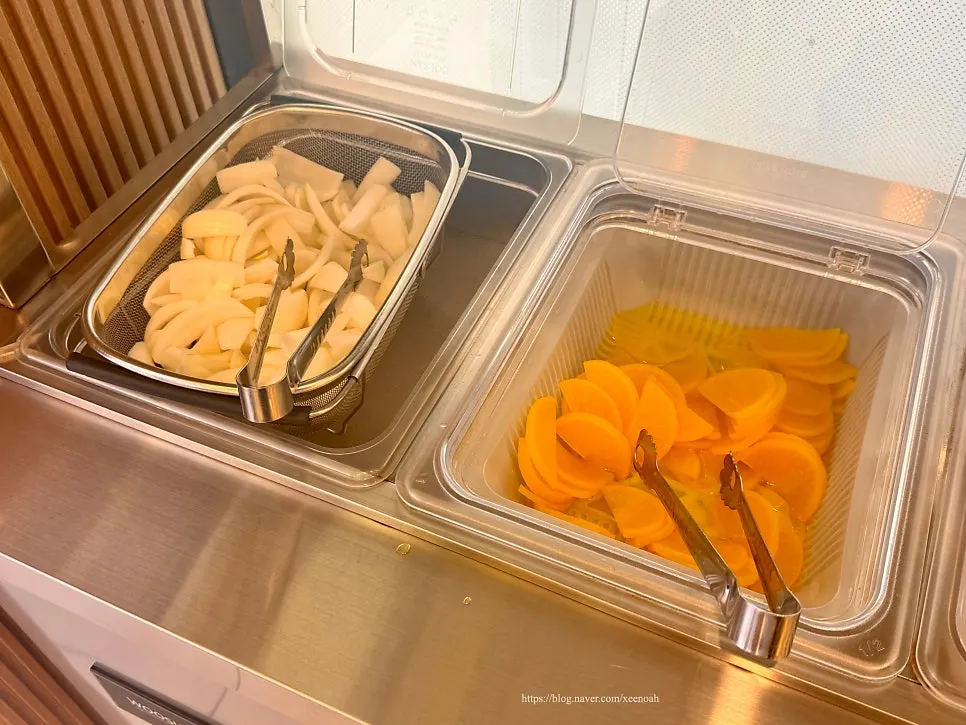셀프코너에 마련된 음료와 집기