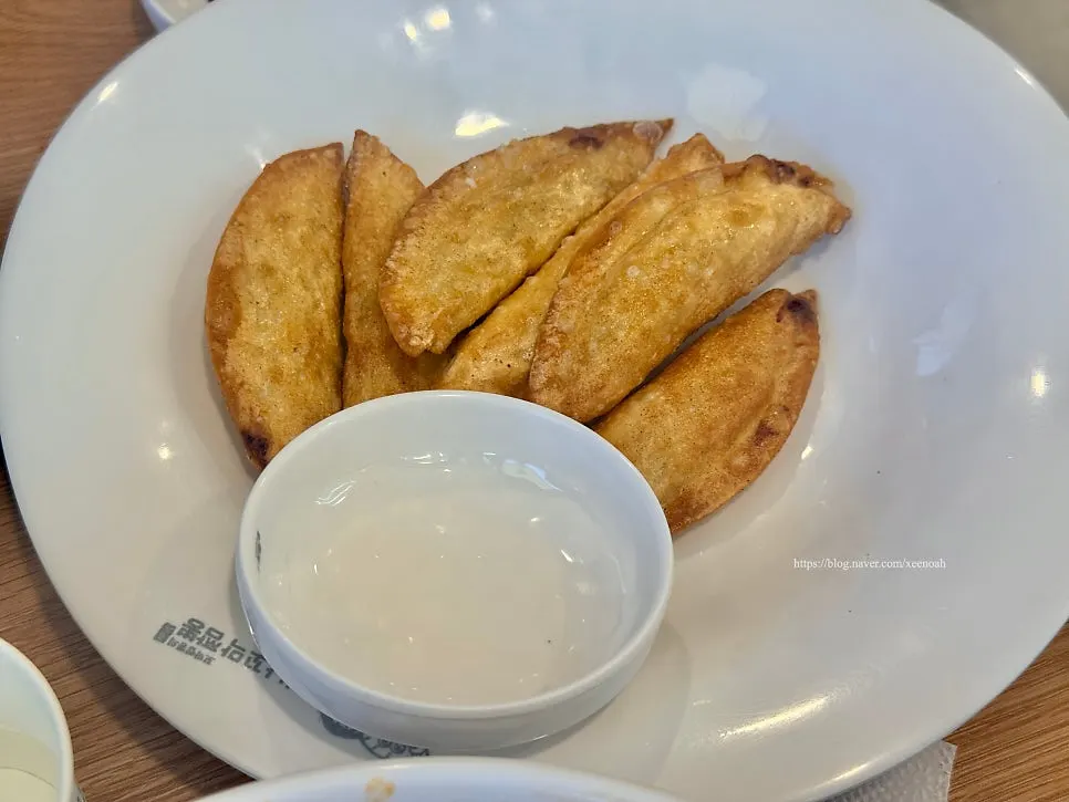 리뷰이벤트로 받은 바삭한 군만두 접시