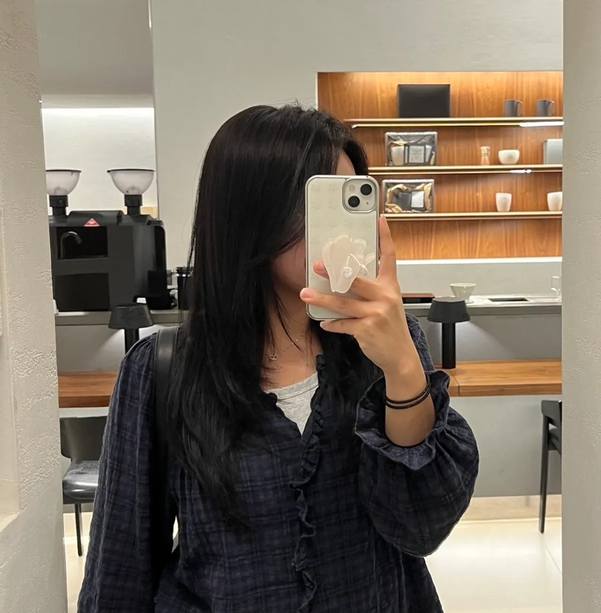 카키블랙 톤다운 염색을 마친 모습
