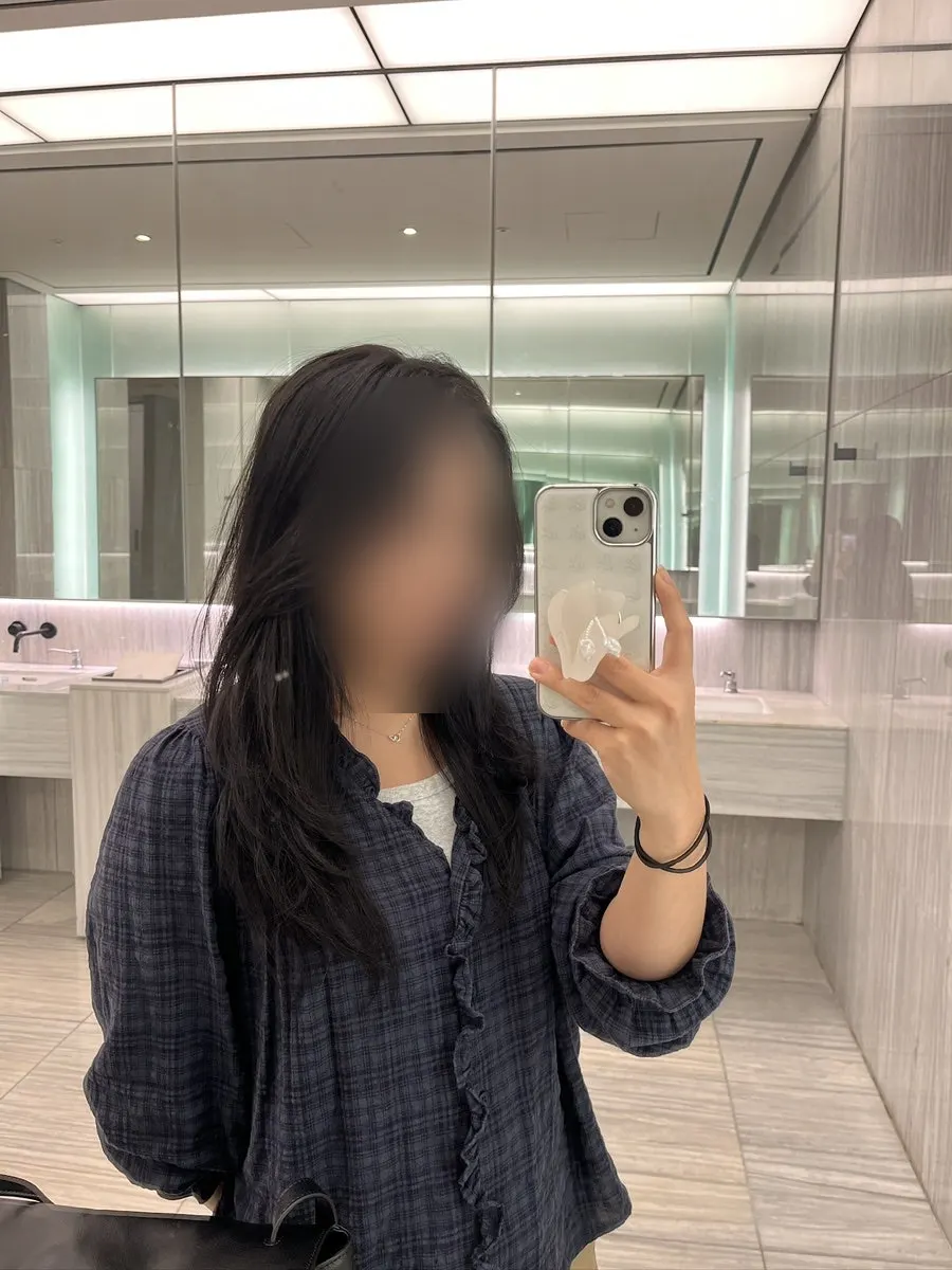 노란기 도는 빛바랜 갈색머리