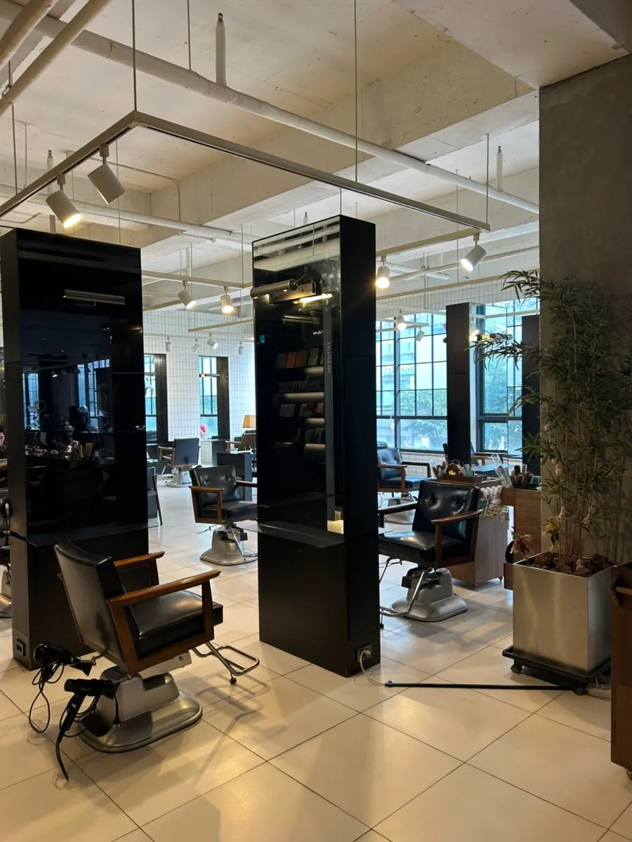 Seating area in the Brown Zone