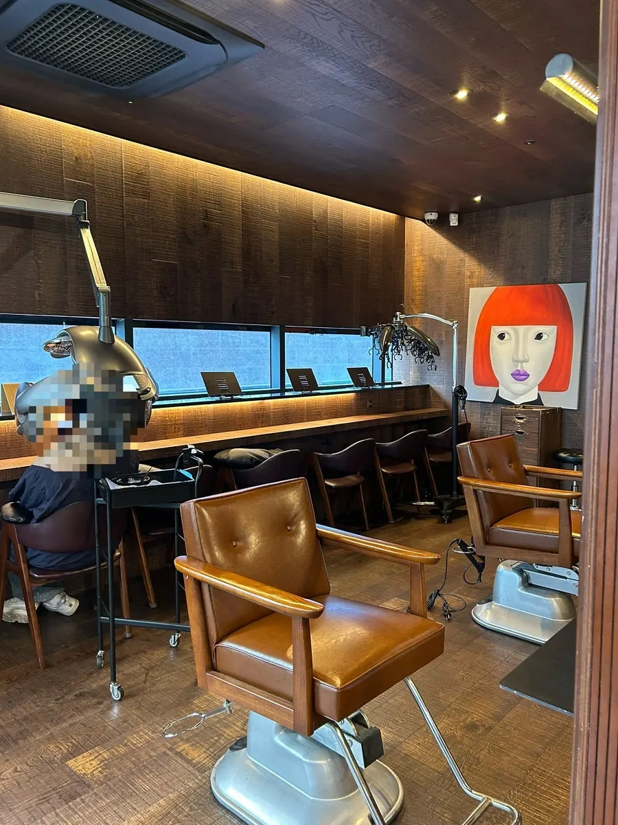 Comfortable café-style chairs in the Brown Zone