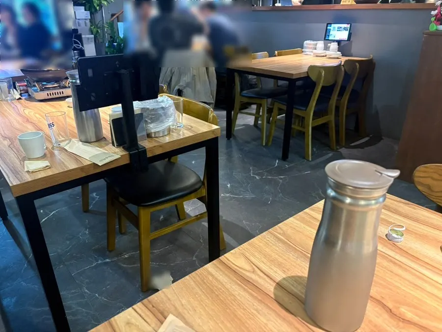 Table seating in front of the counter at Jusangnakwon