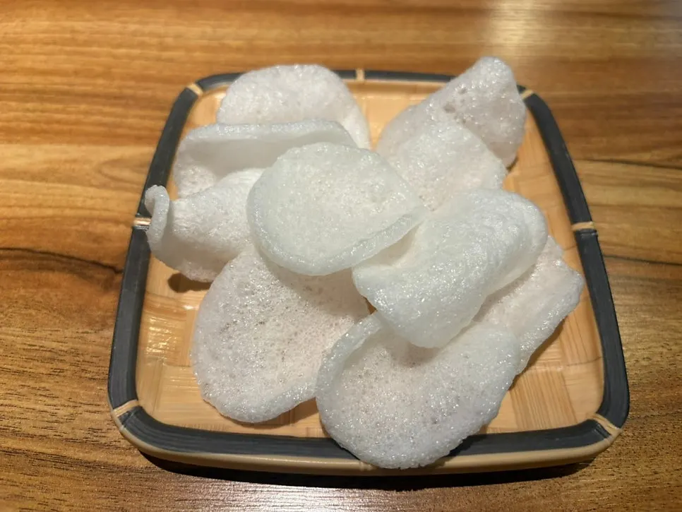 Shrimp chips served as complimentary snack at Jusangnakwon