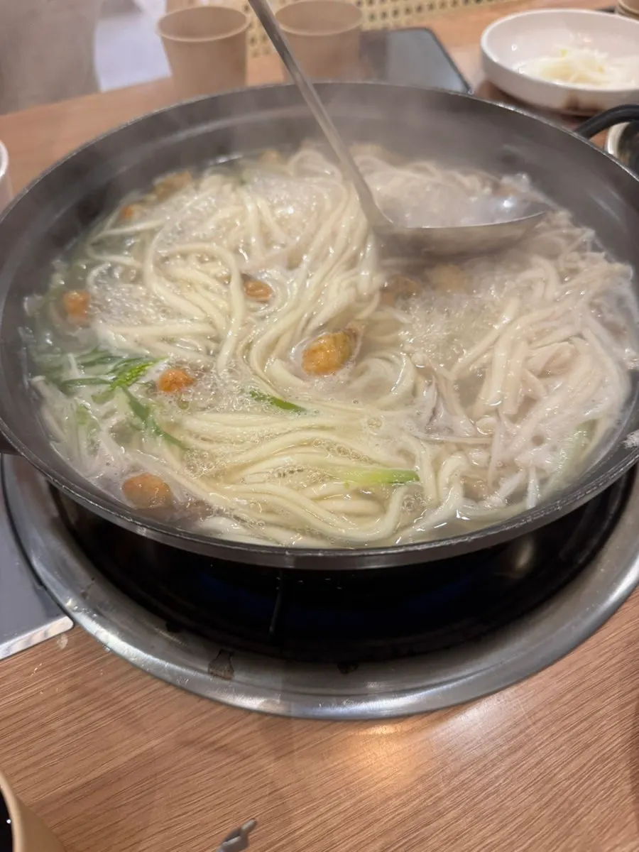 Kalguksu with clams, oysters, and beak shells