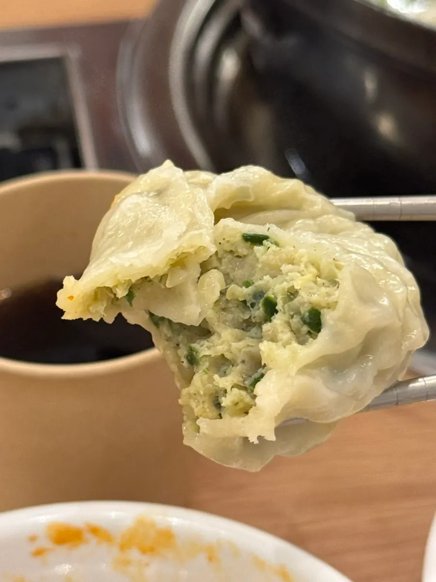 Giant meat dumplings steamed in pufferfish broth