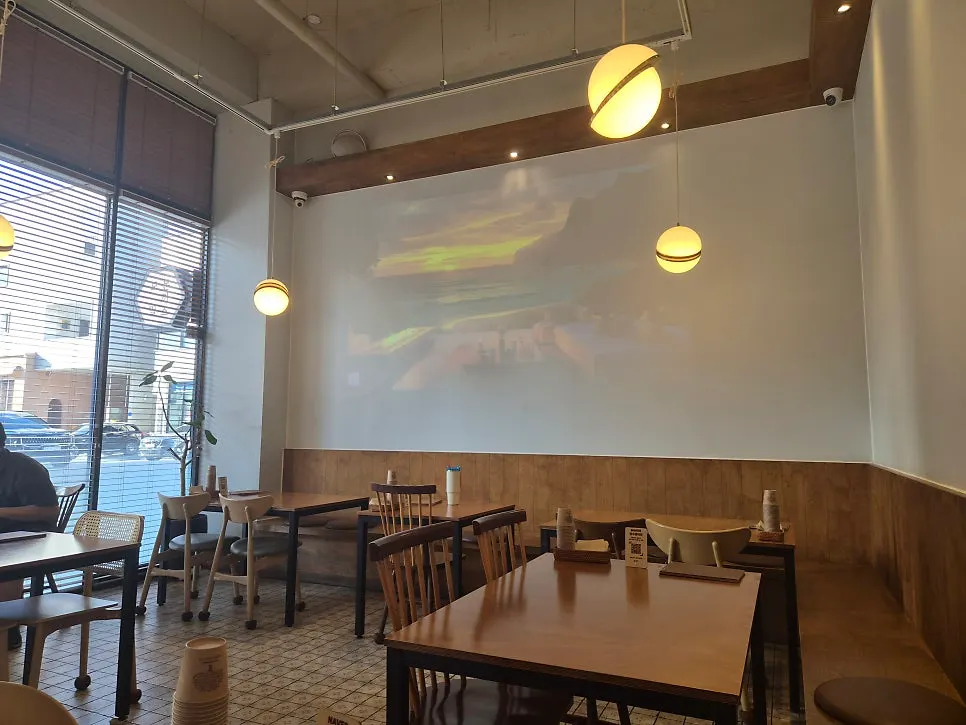 Exterior and seating at Kkot Gatsu Dongtan Main Branch