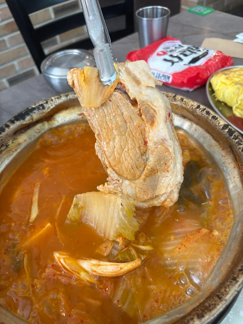 양푼이에 담긴 김치찌개