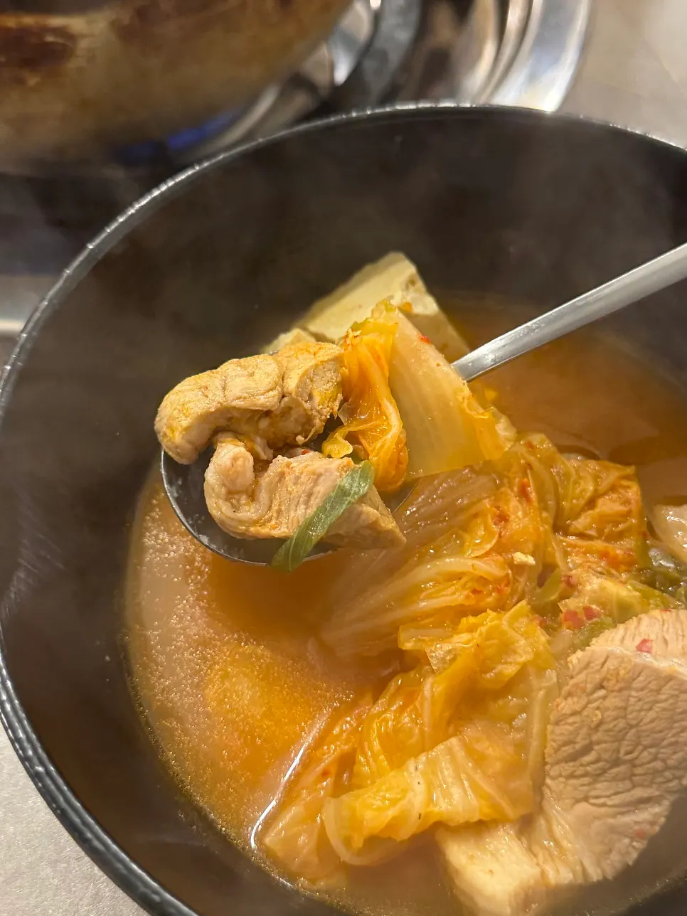 달달한 김치와 깊은 국물의 김치찌개