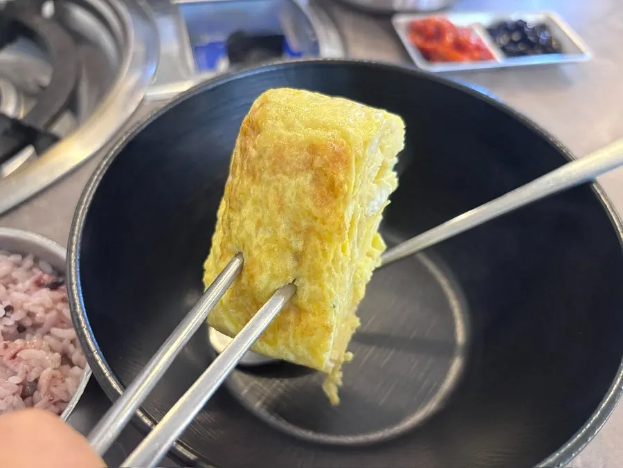 계란으로 꽉 찬 계란말이