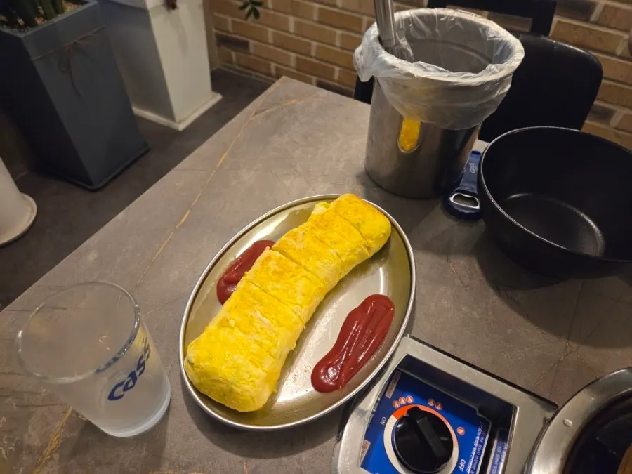 Cross-section of the cut pork showing the lean-to-fat ratio