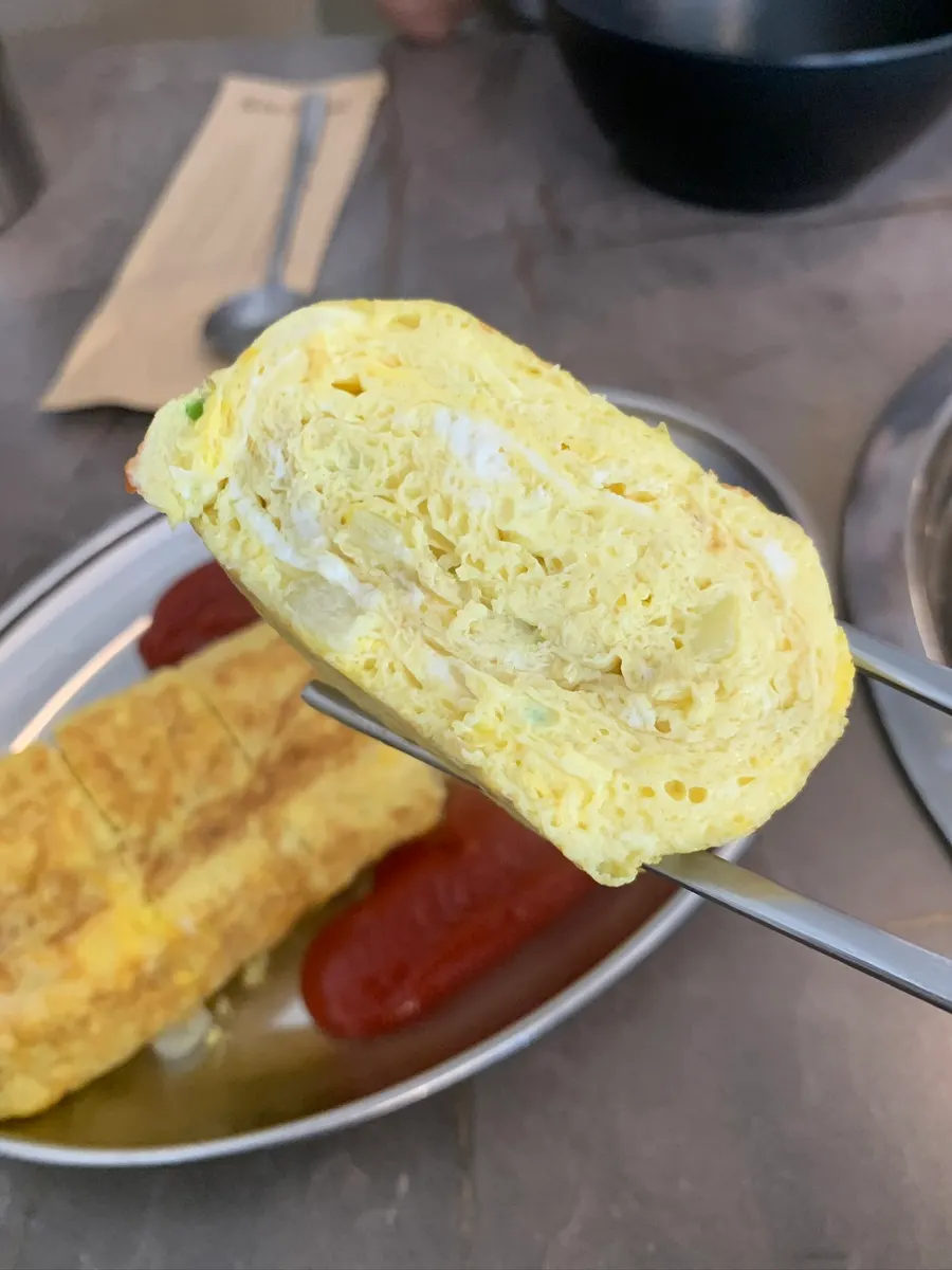Cross-section of the thickly rolled egg roll