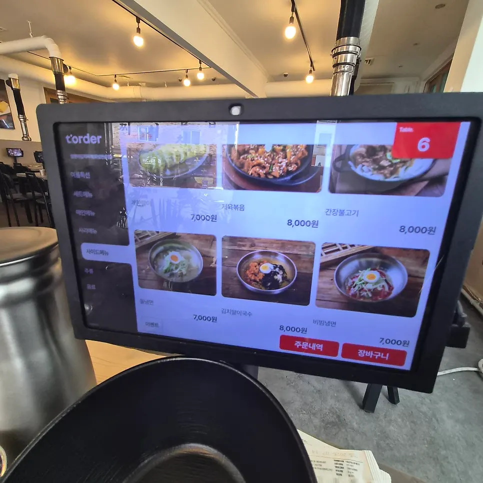 김치찌개와 김치찜 등 한식 메뉴