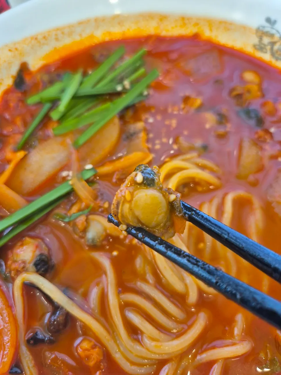 Zero-sugar cola paired with the spicy broth
